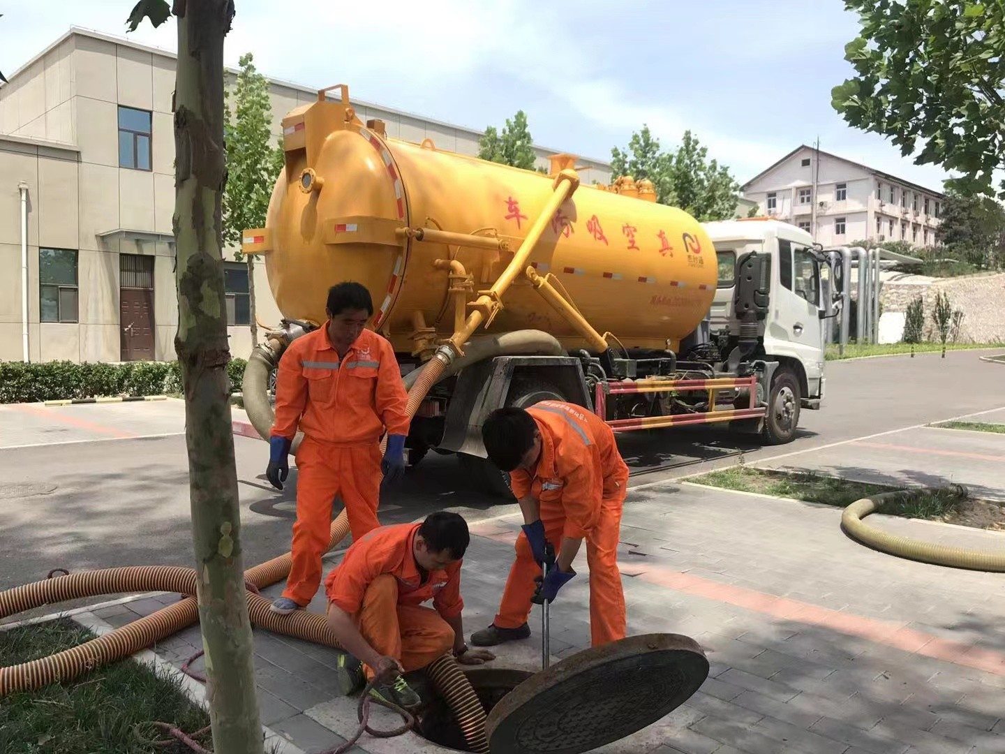 林芝化粪池清理与5-8吨吸粪车施工效率分析